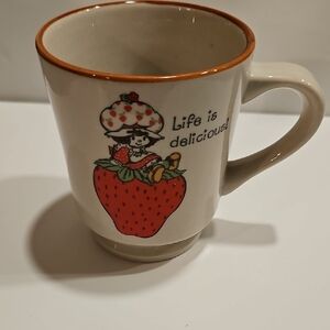 STRAWBERRY SHORTCAKE CUP/ MUG" LIFE IS DELICIOUS."